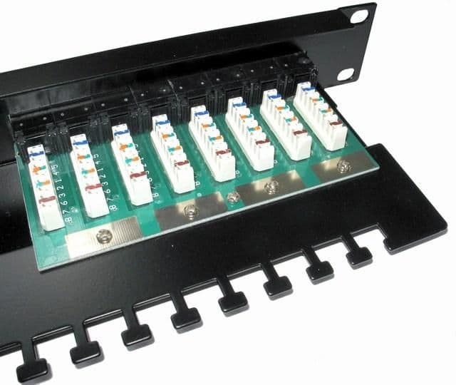 1U 19" 24 Port CAT5E Network Vertical RJ45 Patch Panel (UTP) w/ Cable Management PPAN-24-VLC